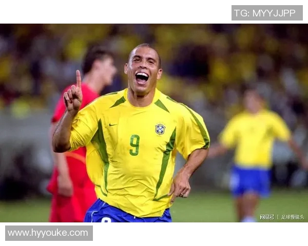 足球巨星牵手情缘揭秘：他们的爱情故事如何超越赛场与荣耀